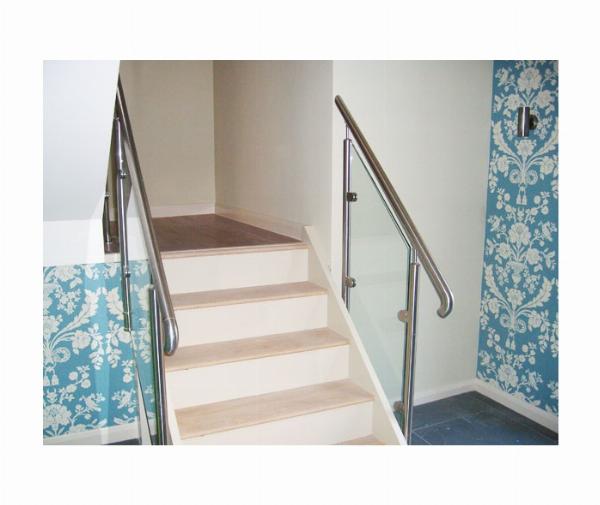 Cầu Thang Inox Kính MD100 